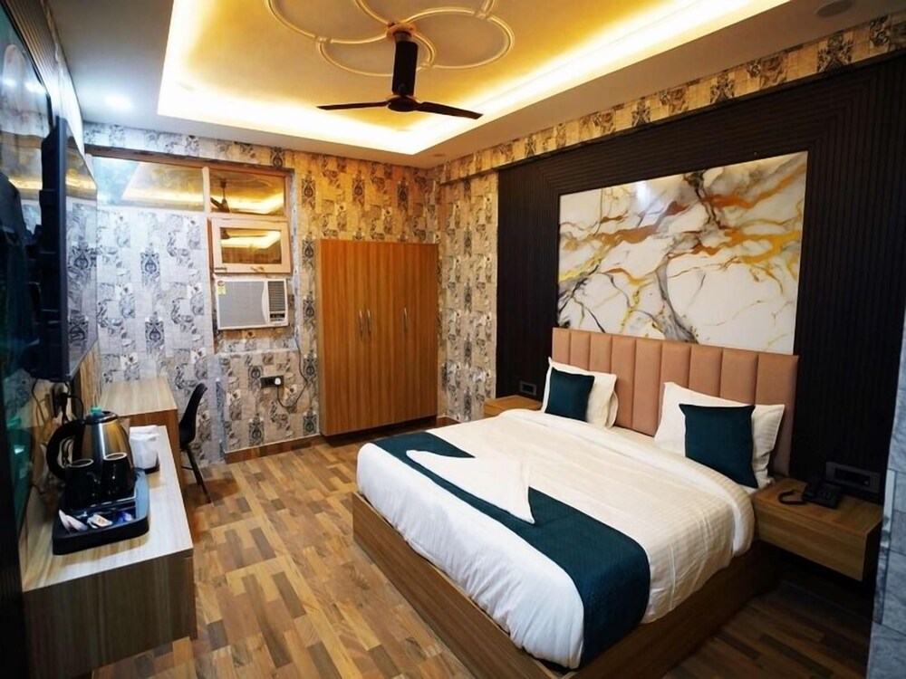Classic Double Room, City View