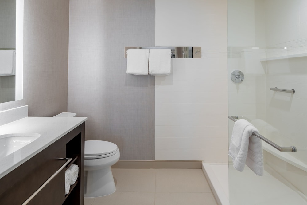 Suite, 1 Bedroom - Photo 4