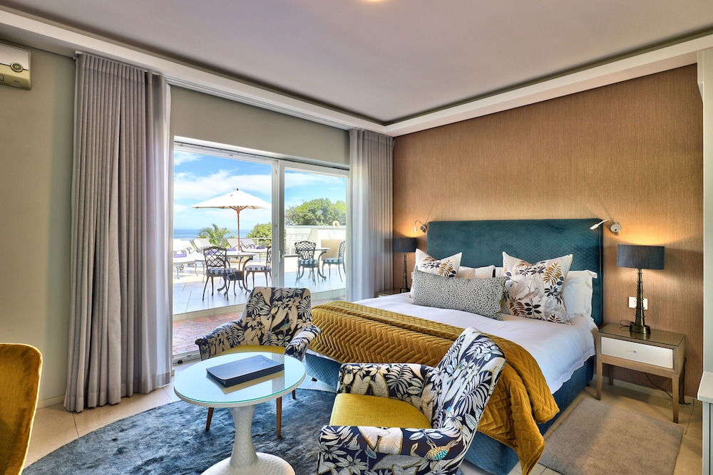 Traveller Room : Pool Deck - Photo 1