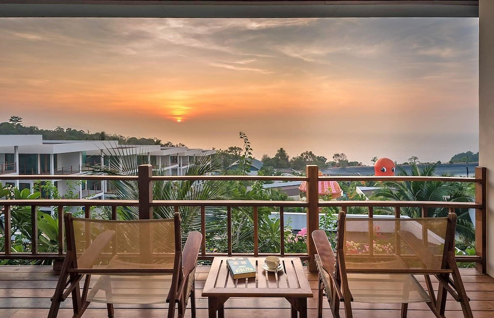 Deluxe Room with Ocean View - Photo 4