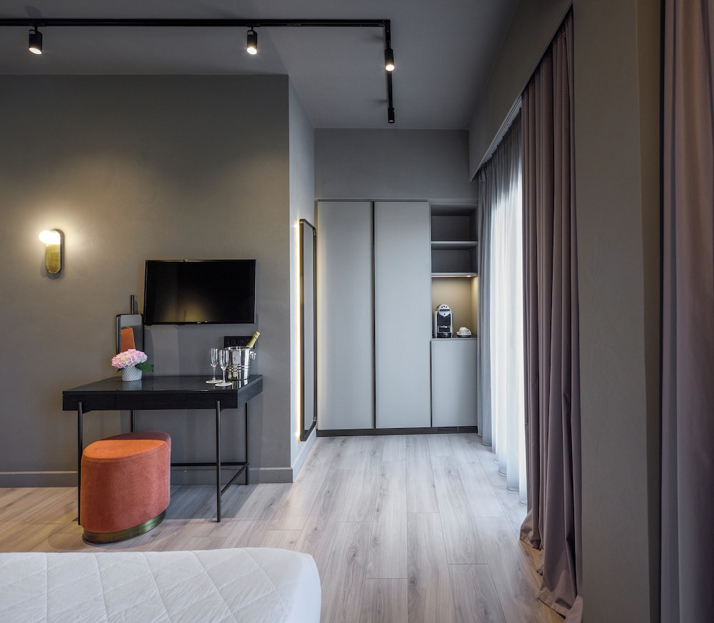 Superior Triple Room, Multiple Beds, Park View (1 Queen + 1 bed) photo 3