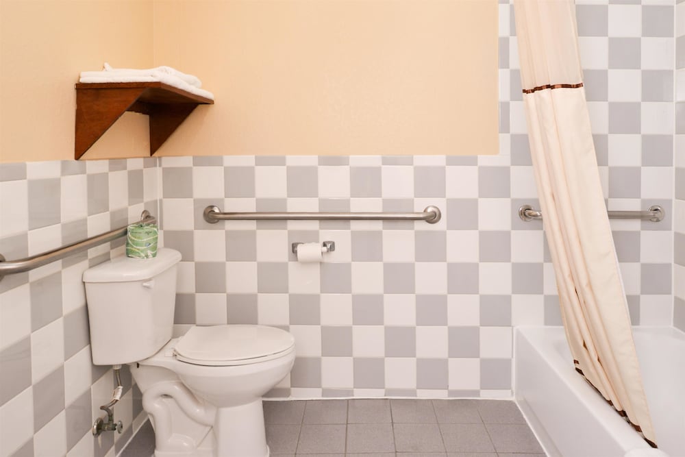 Suite, 1 King Bed, Jetted Tub - Photo 6