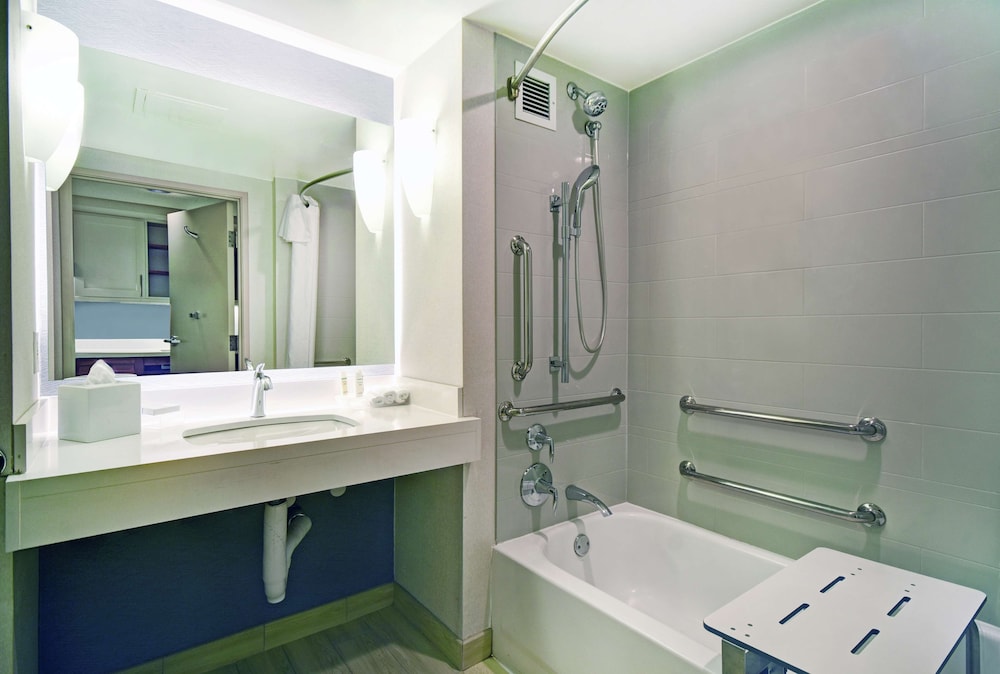Suite, 2 Bedrooms, Accessible, Bathtub (1 King Bed, 1 Queen Bed with Sofa Bed) - Photo 6