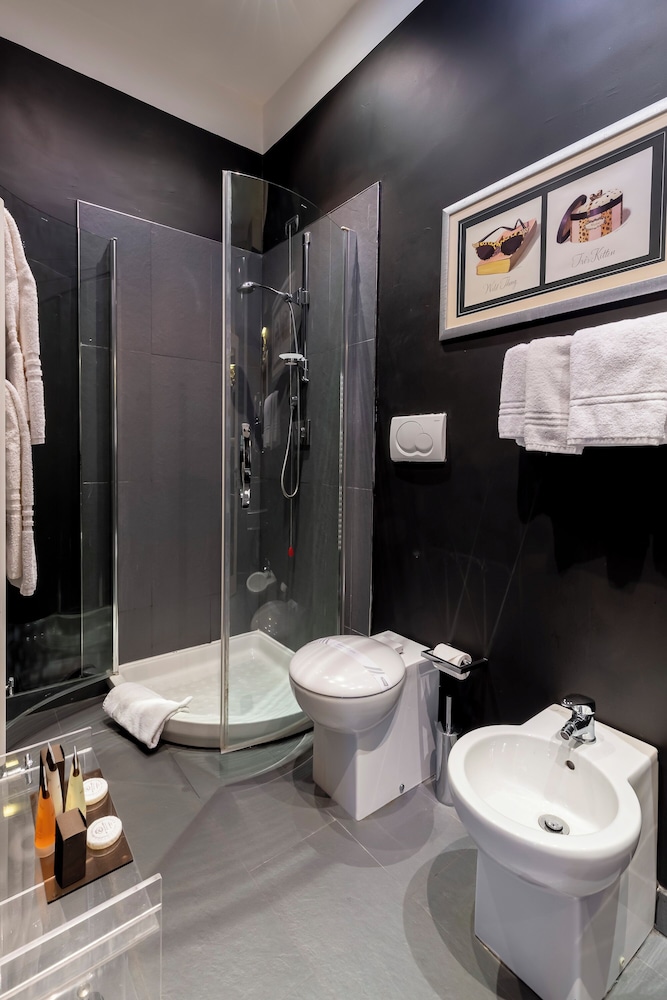 Economy Double Room - Photo 16