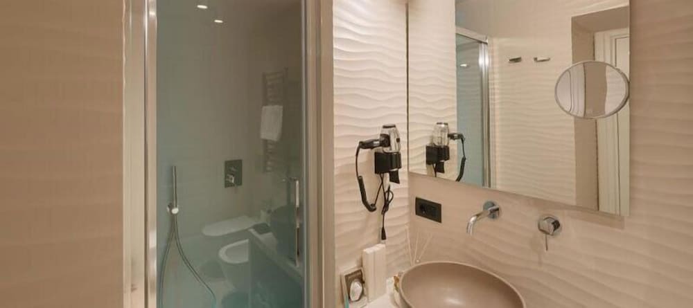 Deluxe Triple Room, Fireplace photo 3