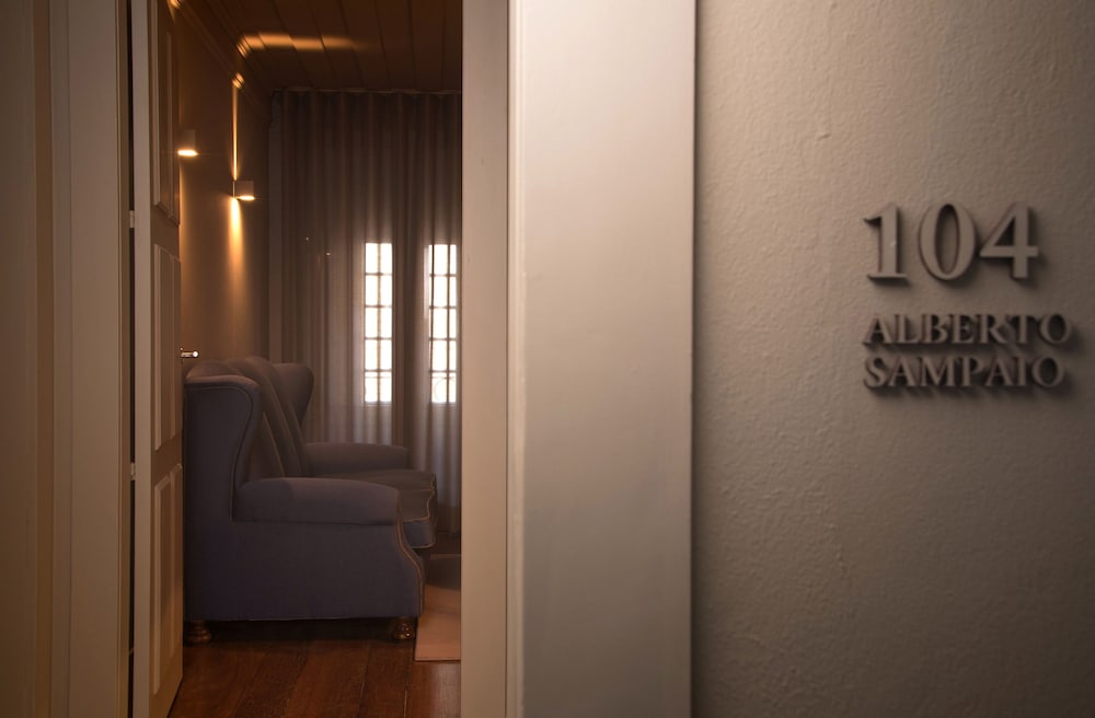 Deluxe Suite - Photo 5