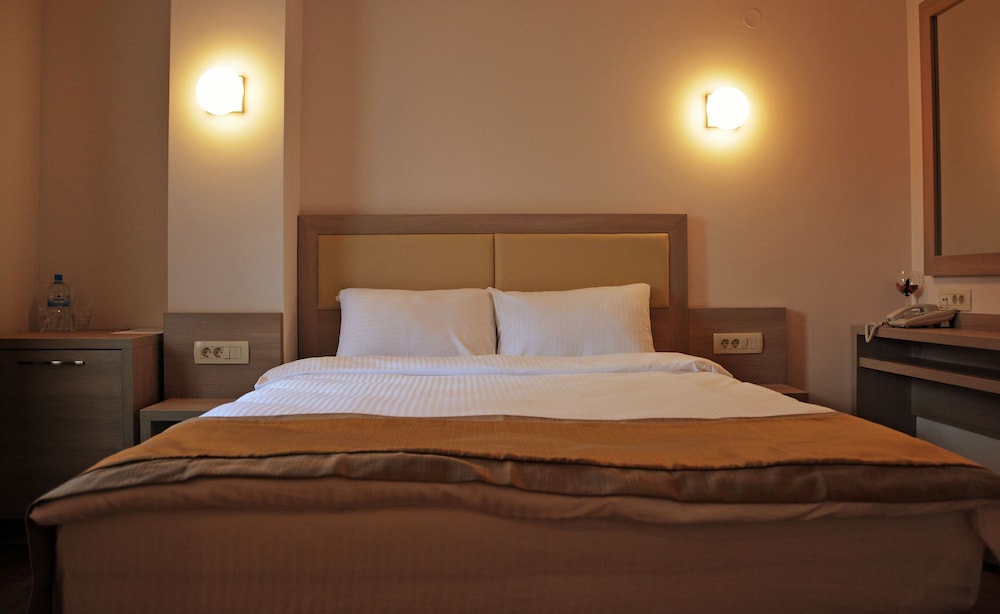 Standard Room, 1 Double Bed, City View photo 2
