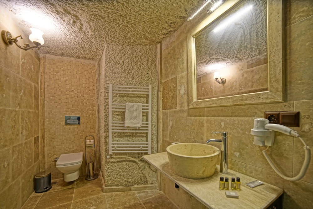 Deluxe Cave Room - Photo 9