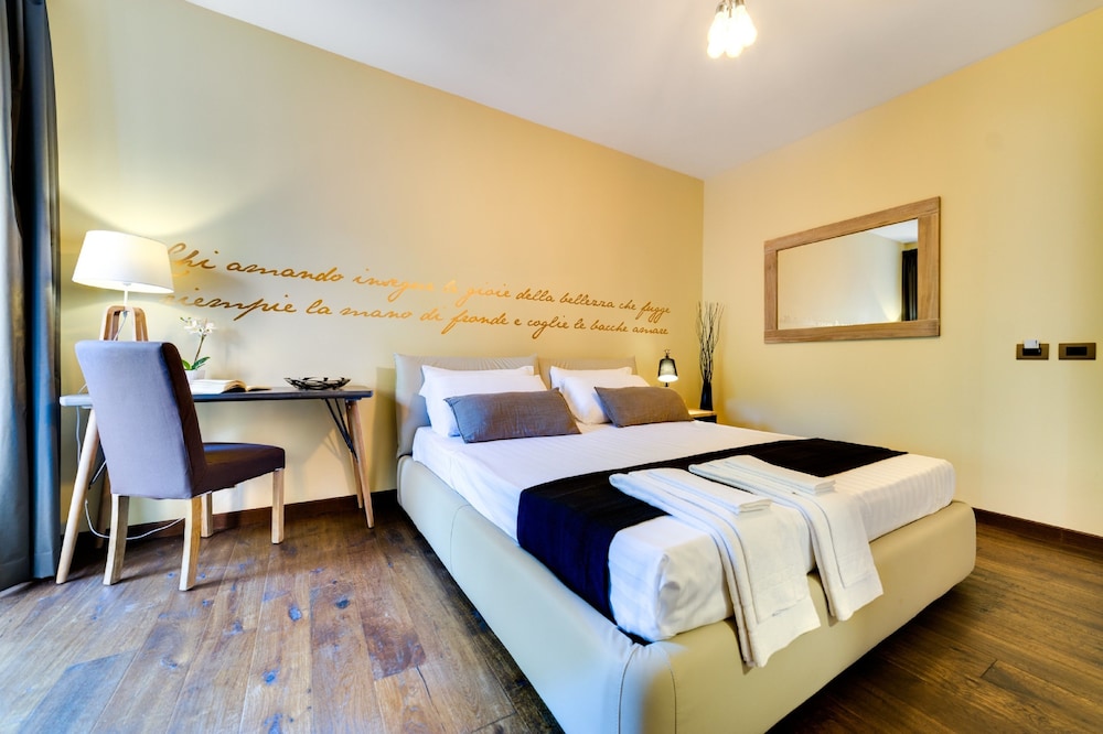 Deluxe Double Room, Private Bathroom (Suite Bernini) photo 1
