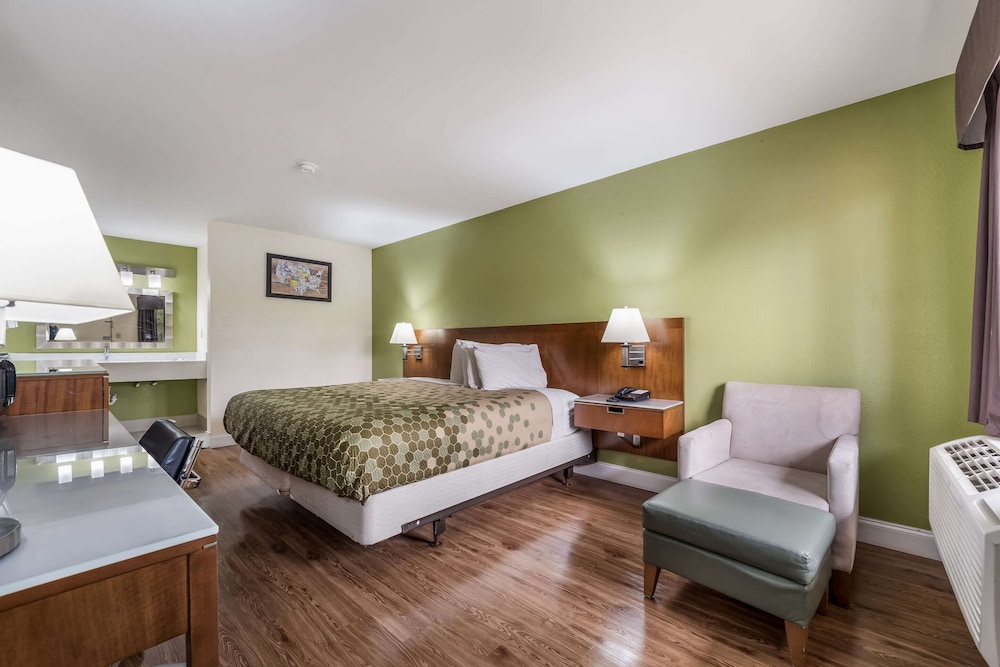 Standard Room, 1 King Bed, Non Smoking - Photo 1