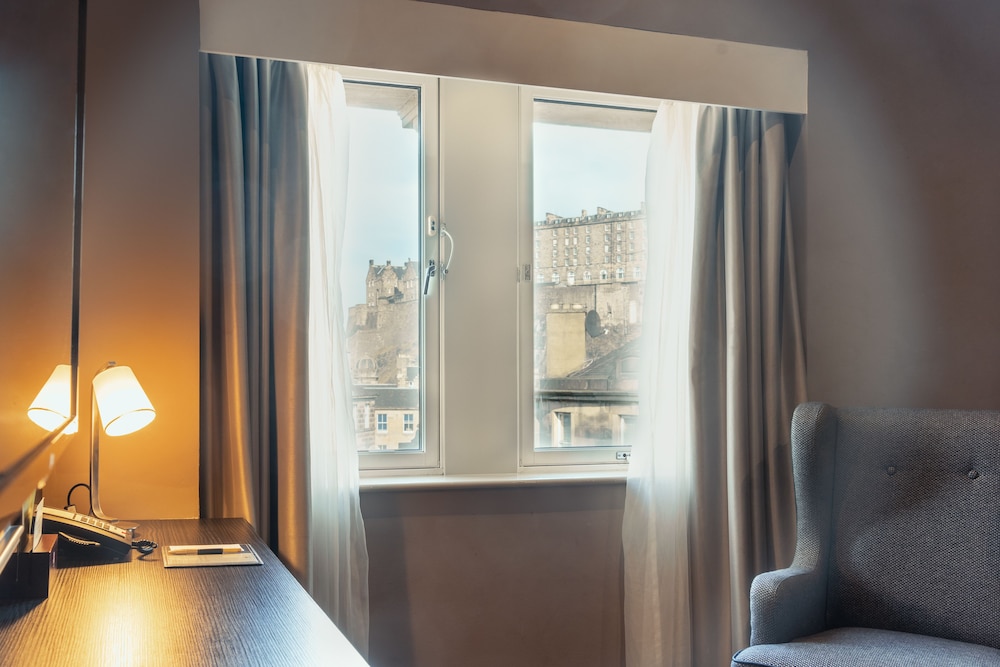 Junior Suite, 1 King Bed (Castle View) - Photo 9