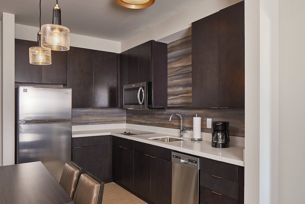 Suite, 1 Bedroom - Photo 3