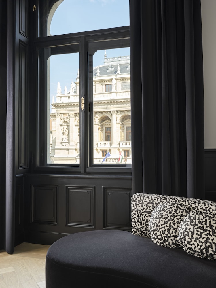 Suite, 1 Bedroom (View) thumbnail 5