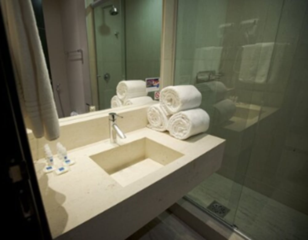Premium Double Room thumbnail 6