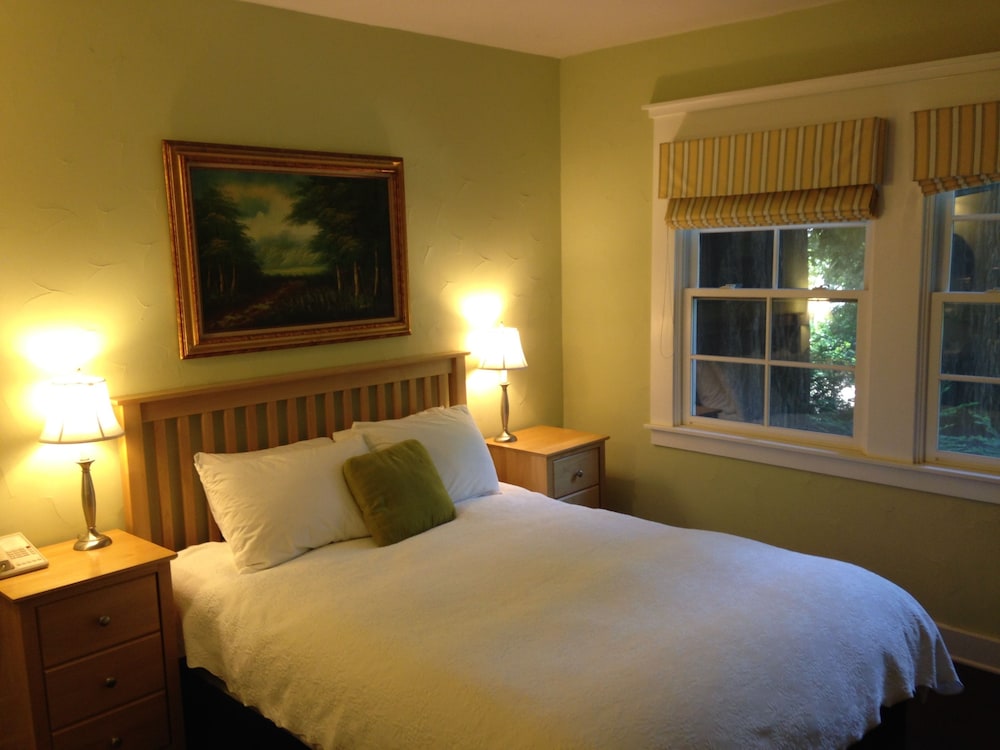 Standard Room, 1 Queen Bed, Courtyard View photo 1