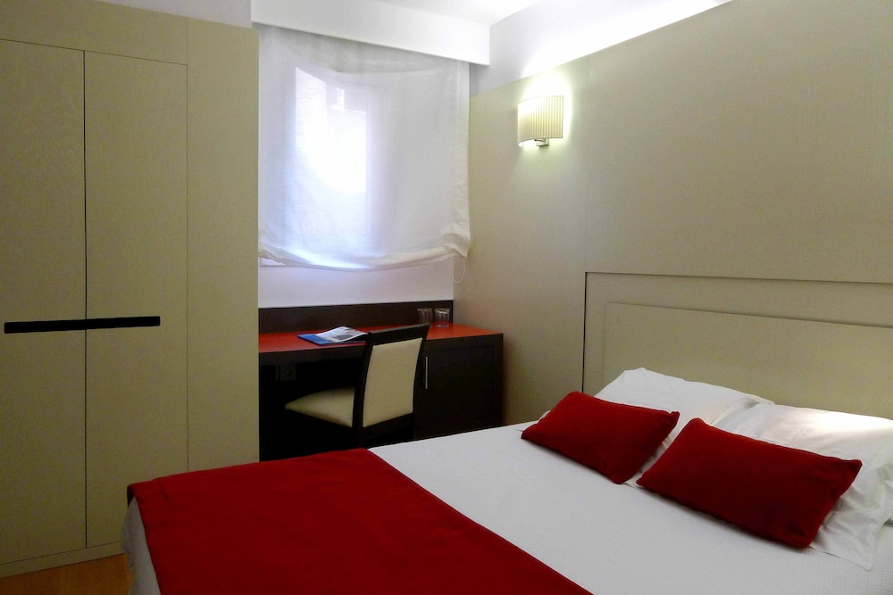 Double Room (Small) photo 2