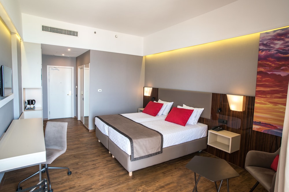 Executive Room, 1 King Bed, Non Smoking, Sea View - Photo 1