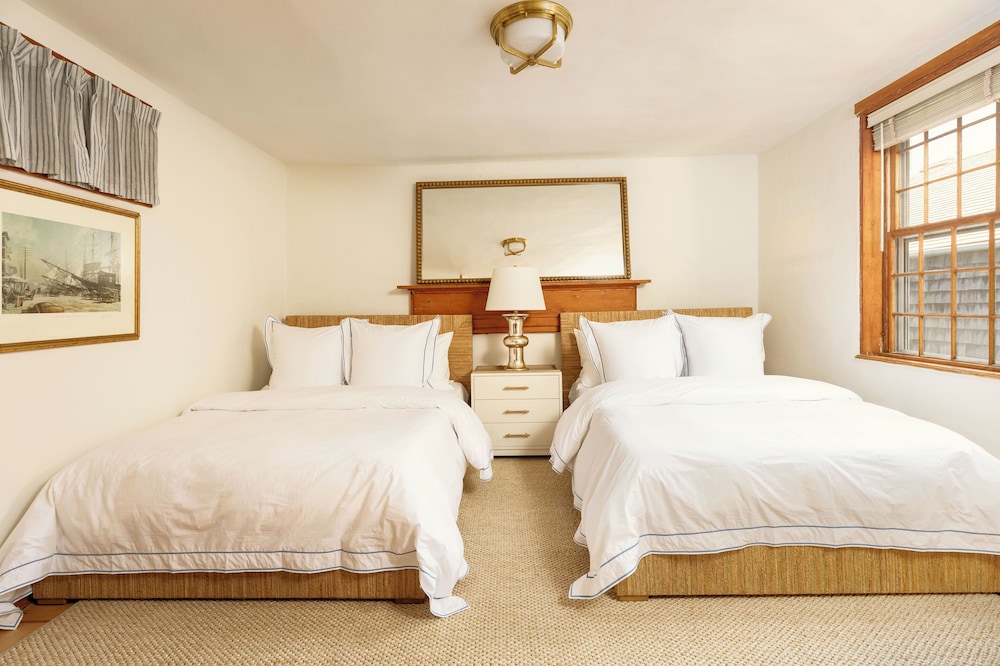 Superior Quadruple Room, Courtyard View photo 1