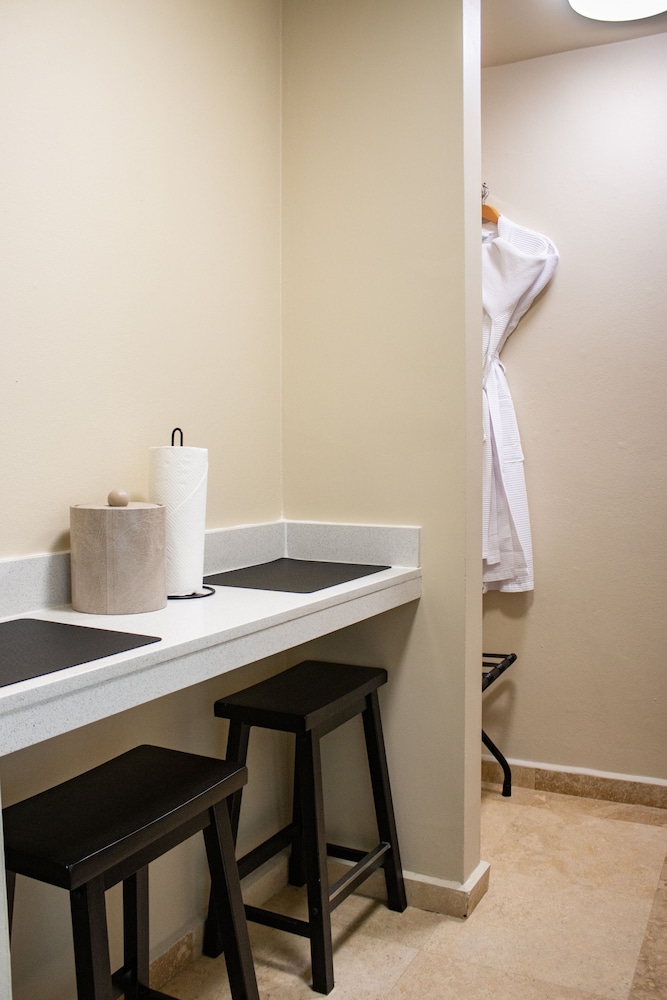 The Signature Suite - Photo 5