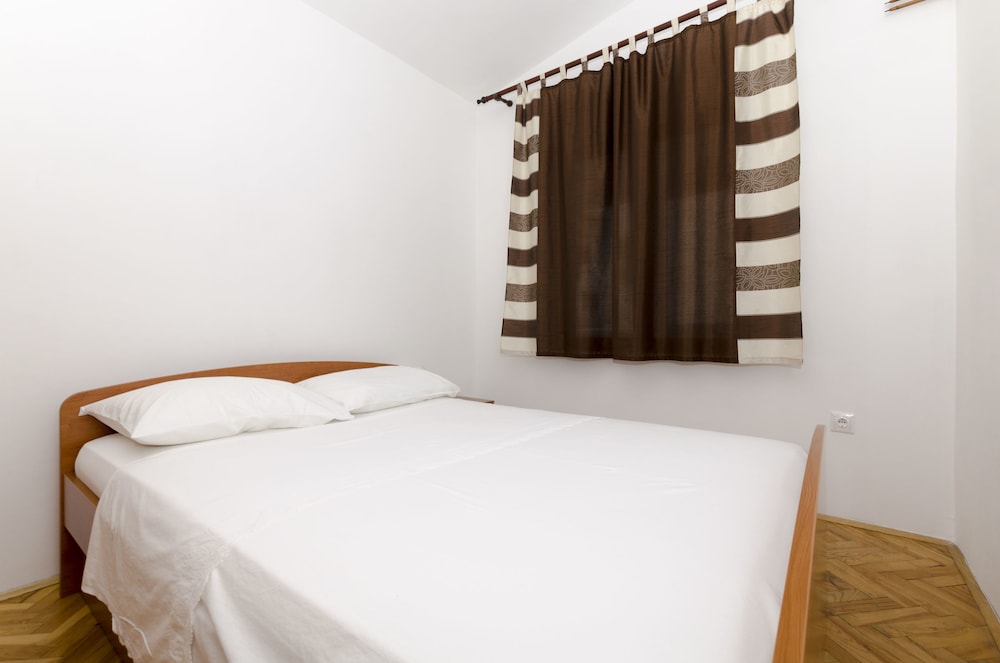 Apartment (A2)
