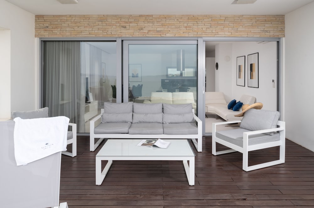 Luxury Apartment, 3 Bedrooms, Sea View (N6) photo 2