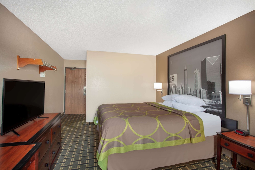 Standard Room, 1 King Bed, Smoking - Photo 1