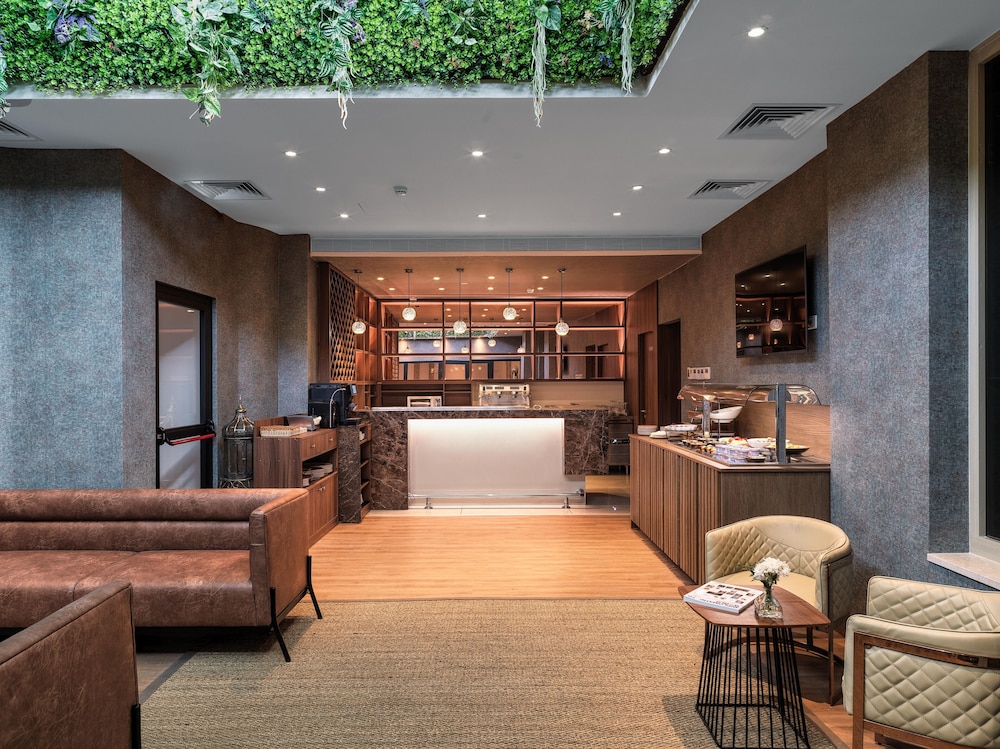 Deluxe Double Room, Club Lounge Access, City View