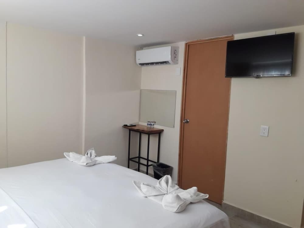 Standard Room, 1 King Bed - Photo 1