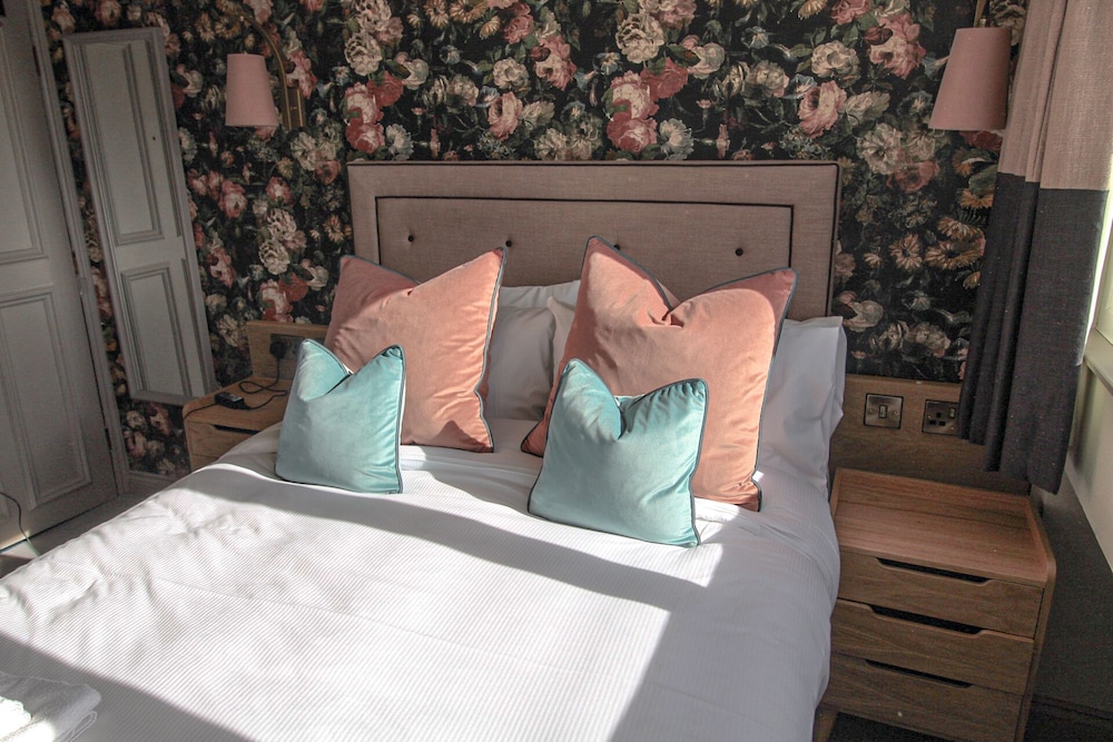 Double Room, Ensuite - Photo 13