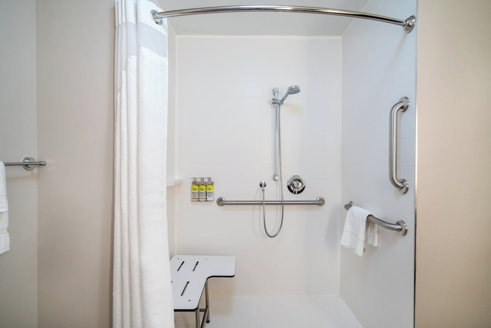 Suite, 2 Queen Beds, Accessible (Communications) - Photo 3