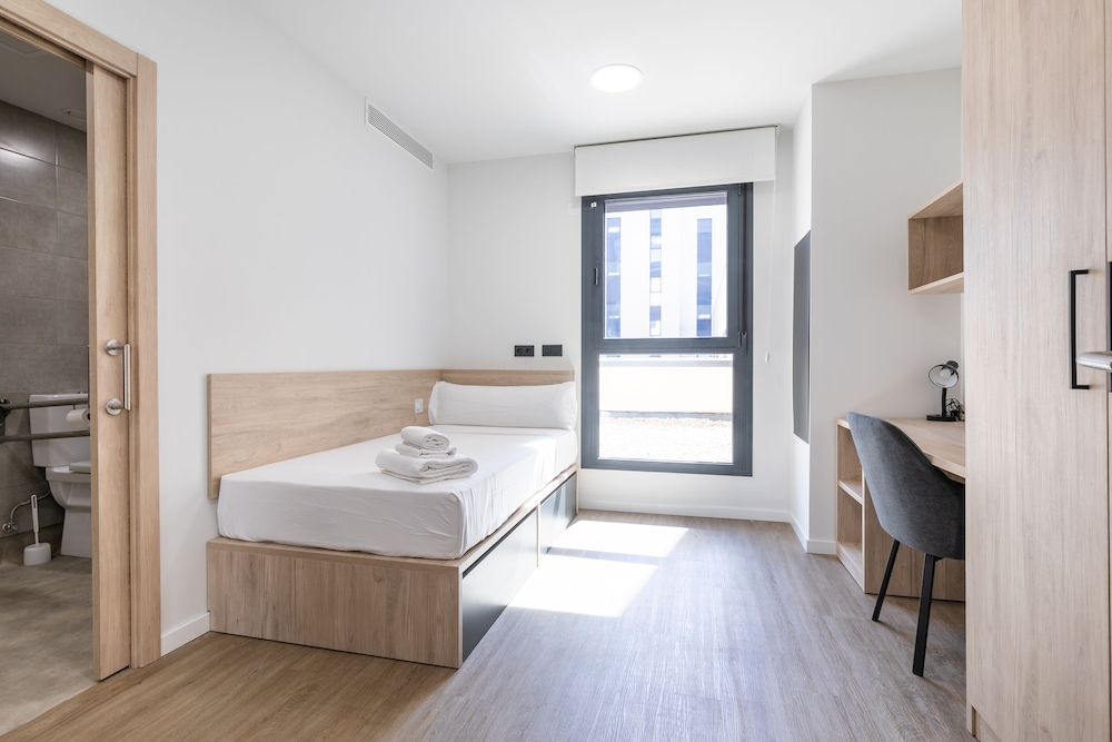 Single room in apartment with shared bathroom