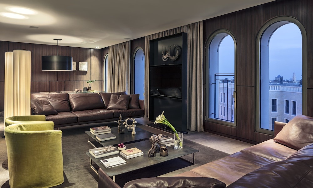 Presidential Suite (Conjoined Beds) photo 3