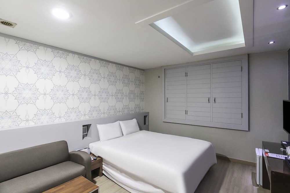 Standard Double Room, City View photo 3
