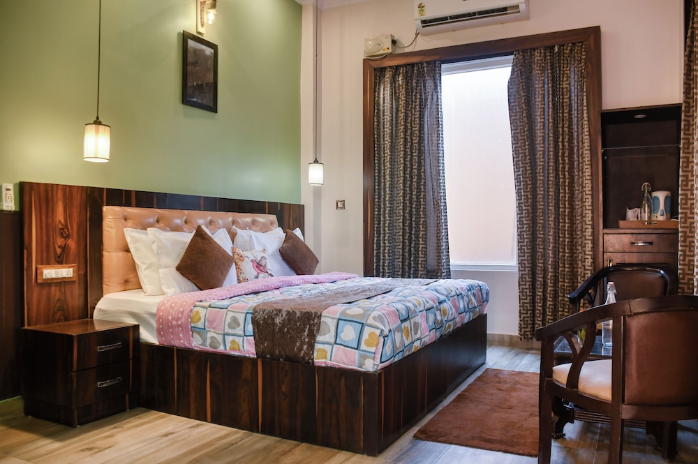 Superior Room, Balcony, Garden View