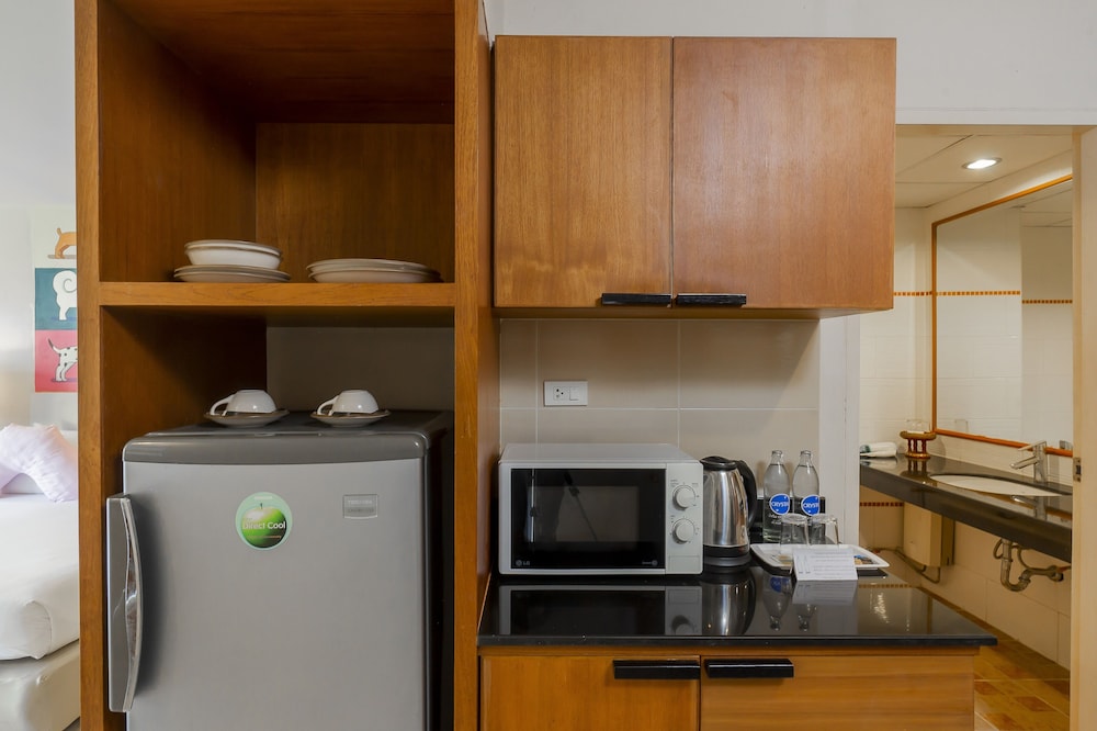 Standard Deluxe Room-Pet Friendly - Photo 8
