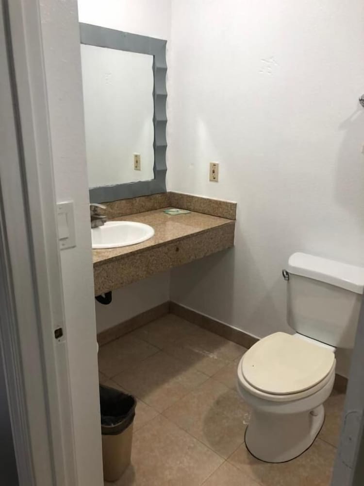 Single Room, 1 King Bed photo 2
