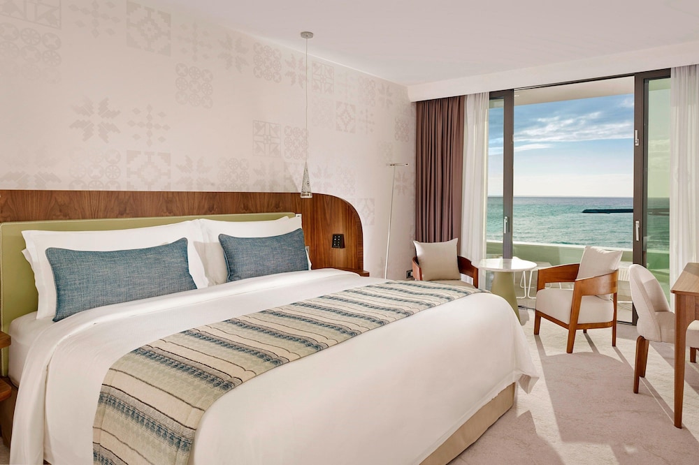 Superior Room, 1 King Bed, Sea View - Photo 2
