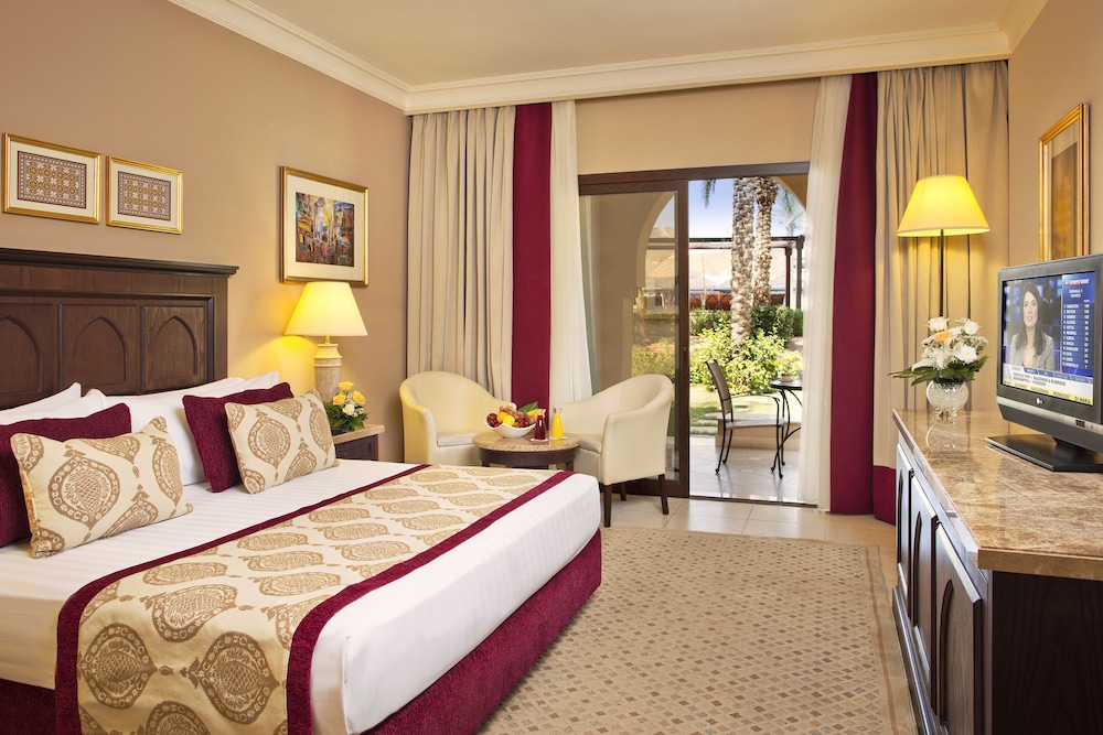 Standard Room, 2 Twin Beds, Partial Sea View photo 1