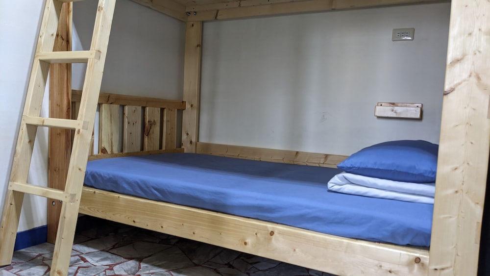 Basic Shared Dormitory, Mixed Dorm, Shared Bathroom photo 3