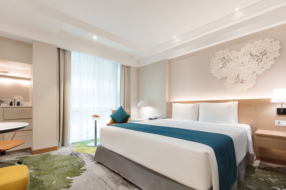 Premium Room, 1 King Bed, Non Smoking photo 1