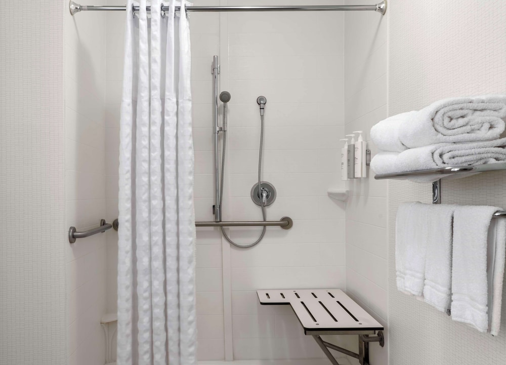 Studio, 2 Queen Beds, Accessible
