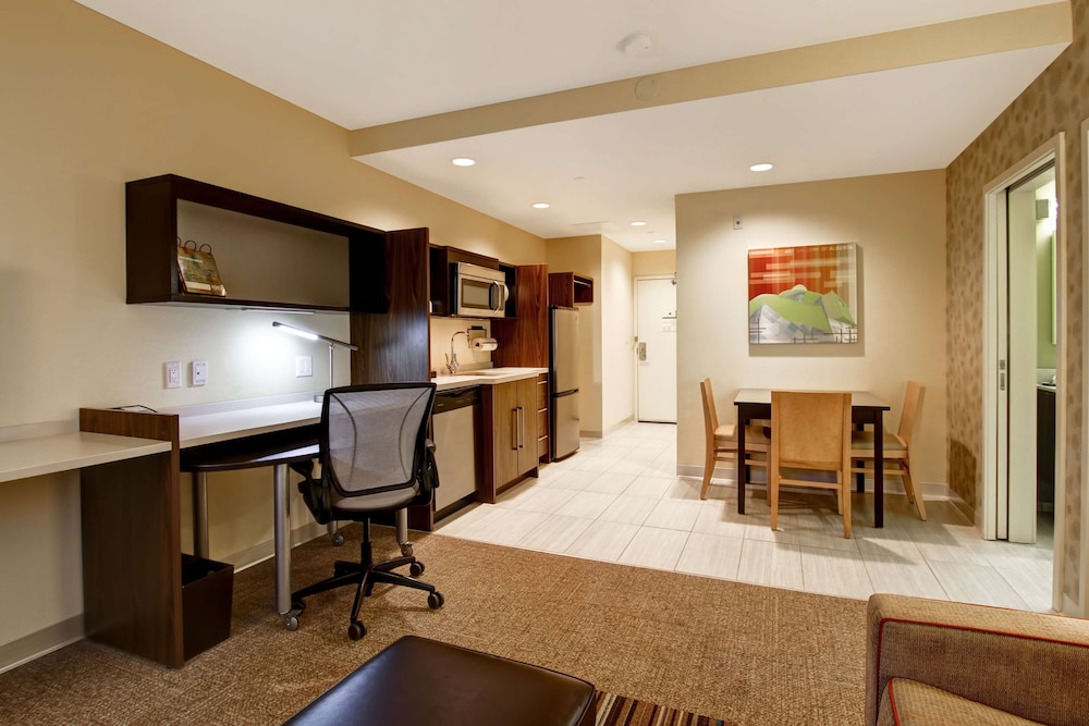 Suite, 1 King Bed with Sofa bed, Non Smoking