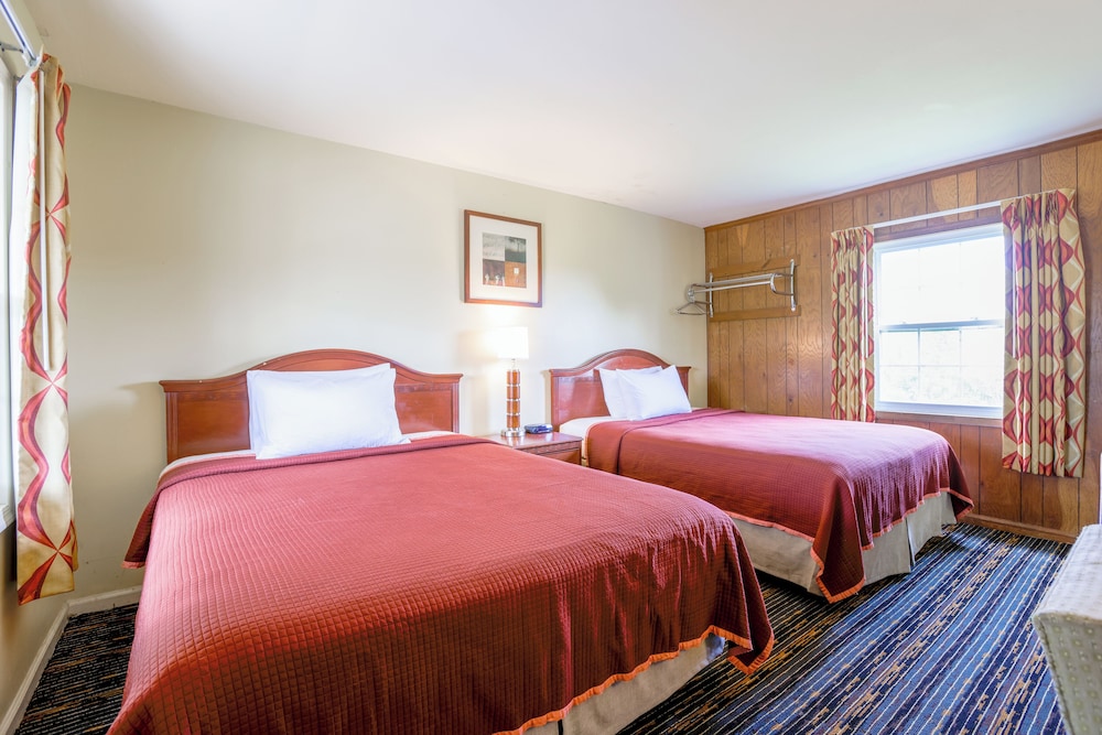 Room, 2 Queen Beds, Smoking photo 2