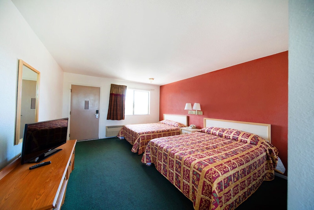 Standard Room, 2 Queen Beds, Non Smoking photo 3