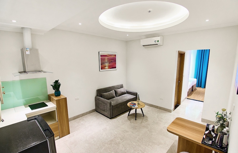 Deluxe Studio Suite - Photo 2