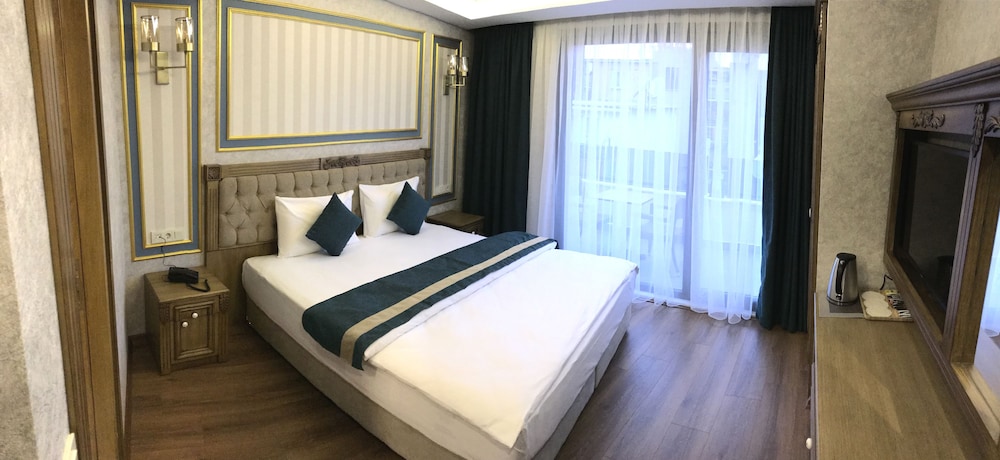 Superior Double Room with Balcony photo 2