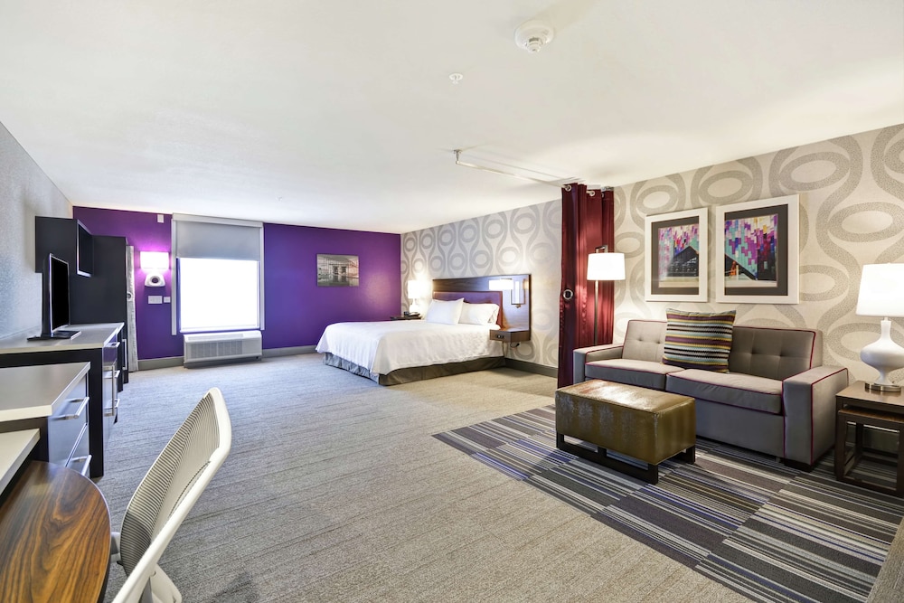 Studio, 1 King Bed, Accessible, Bathtub photo 1