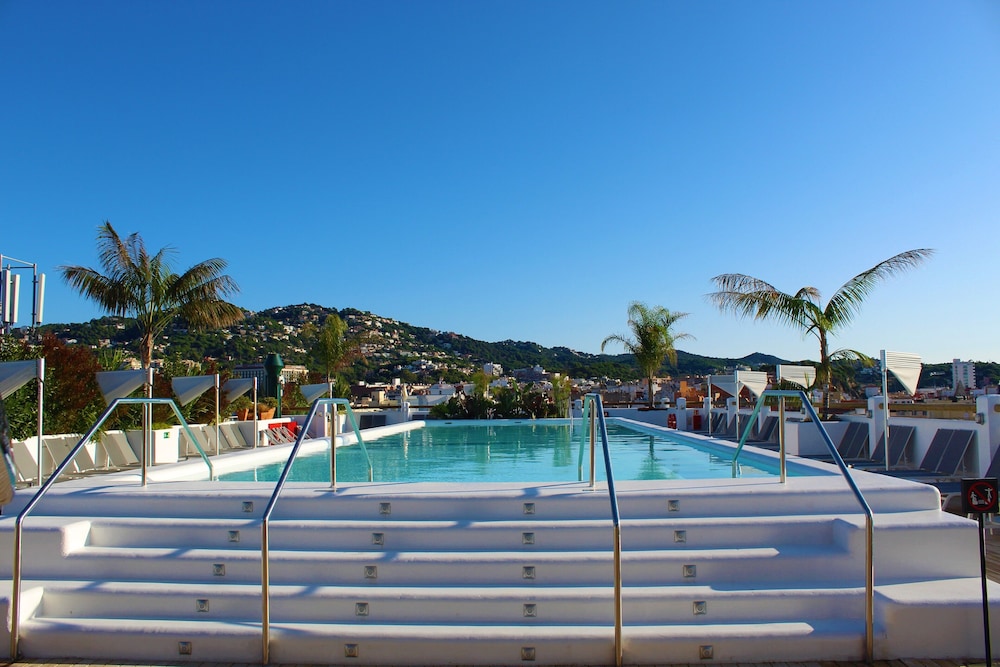 Superior Double or Twin Room (Access to Avana Rooftop) - Photo 10