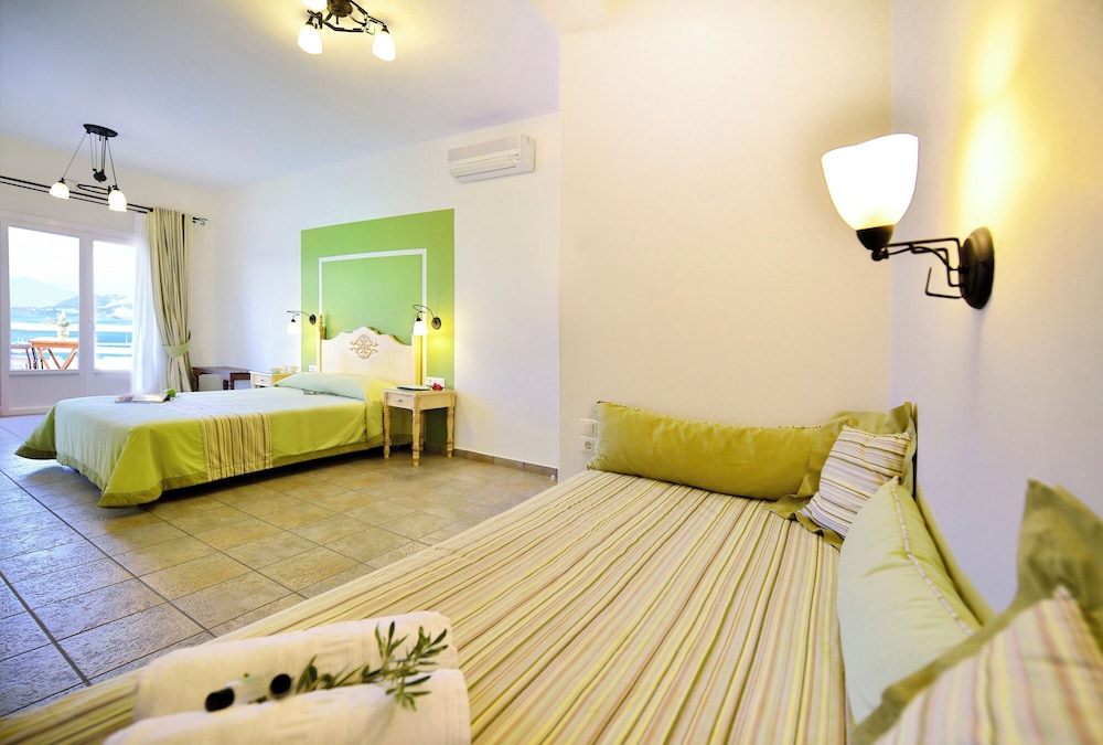 Superior Room, Balcony, Sea View photo 3