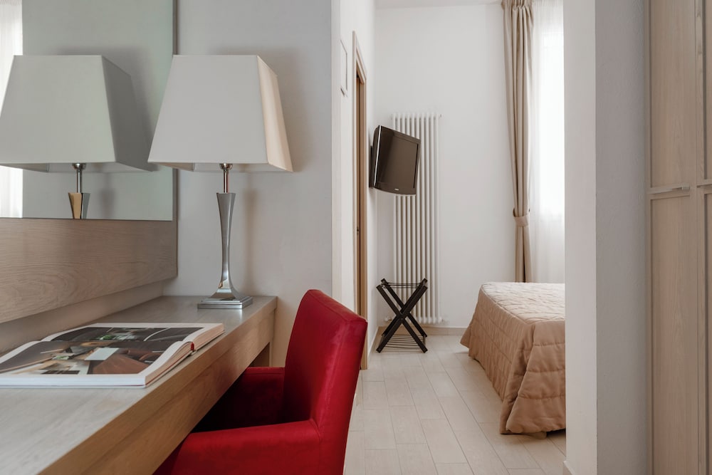 Superior Double or Twin Room - Photo 6